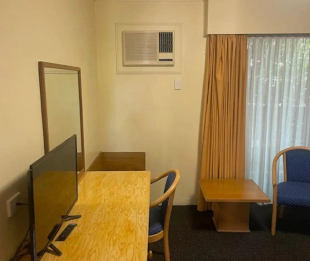 Quiet Unit In Leafy Hotel Brisbane Australia
