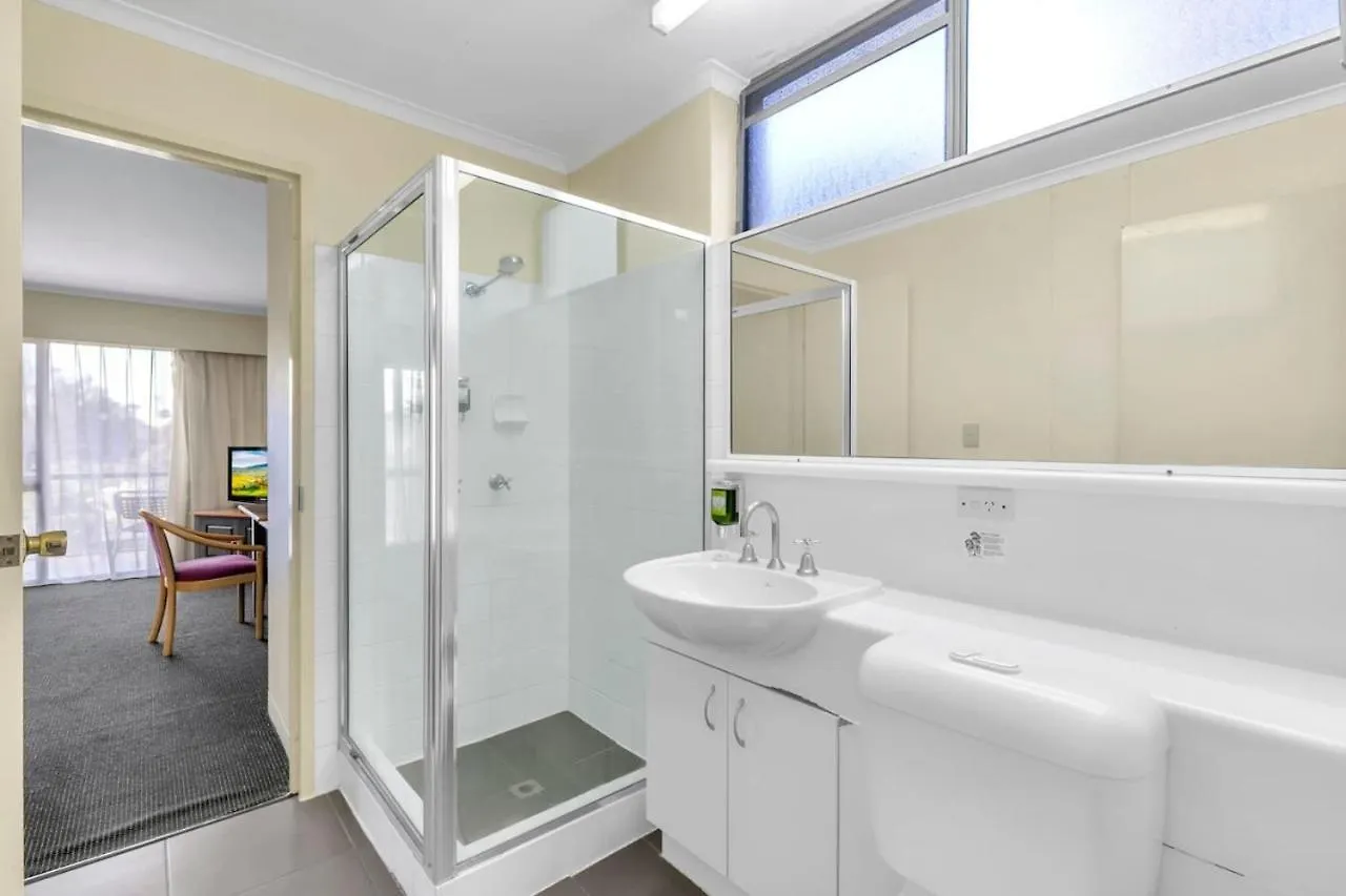 Quiet Unit In Leafy Hotel Brisbane 0*,  Australia