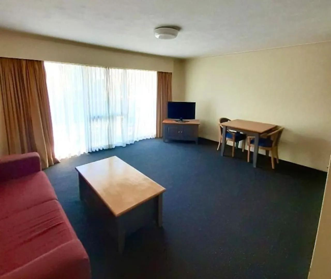 Quiet Unit In Leafy Hotel Brisbane