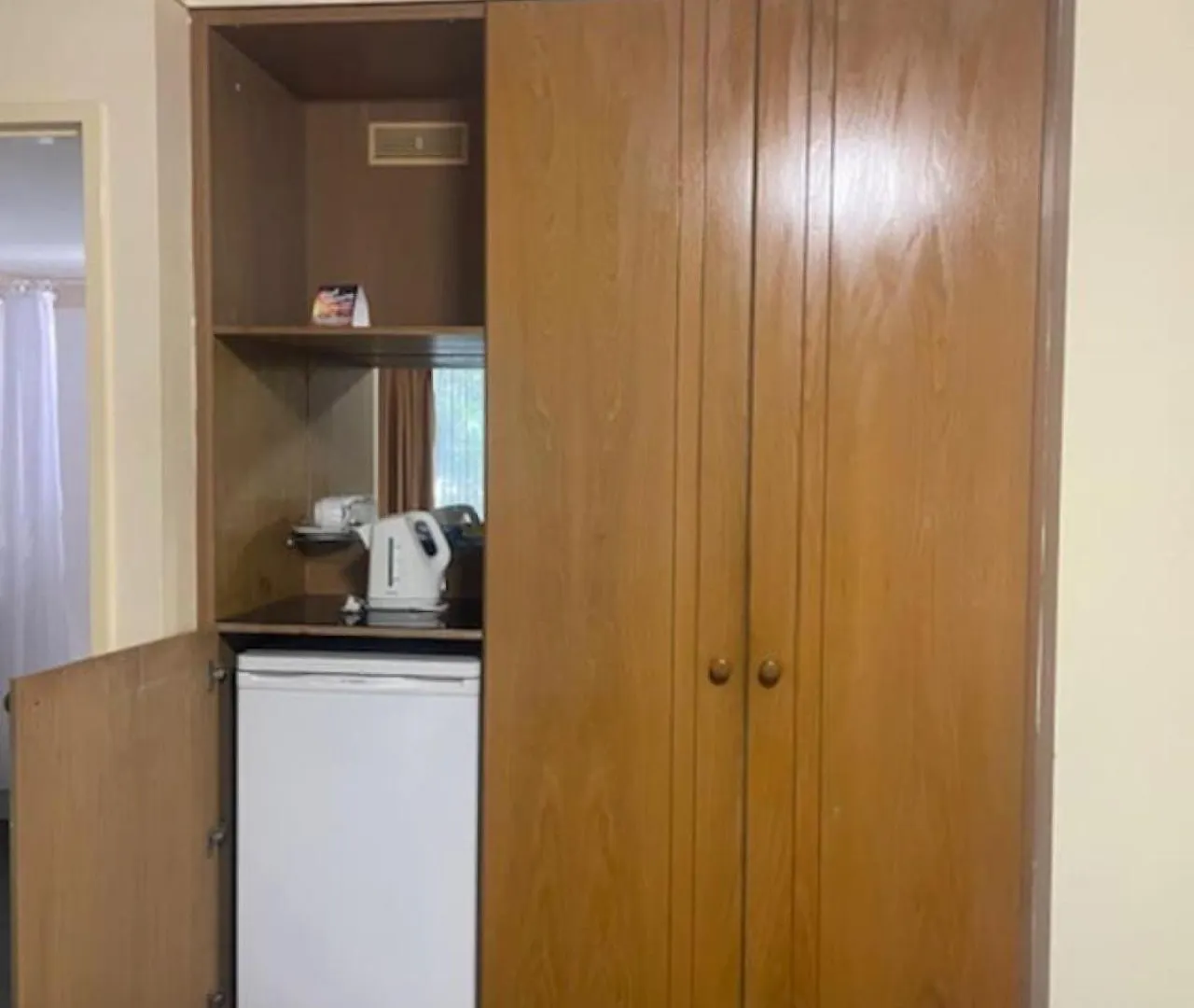 Quiet Unit In Leafy Hotel Brisbane